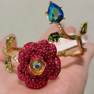 BETSEY JOHNSON ROSE FLOWER HINGED BANGLE CUFF BRACELET gold tone hinged bangle